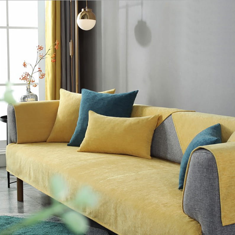 Fabric sofas have many accessories, which sofa is better?
